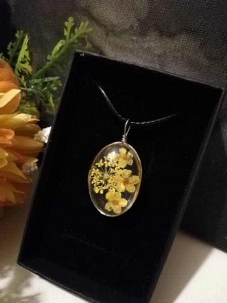 Ogrlica iz suhega cvetja - rumena 524