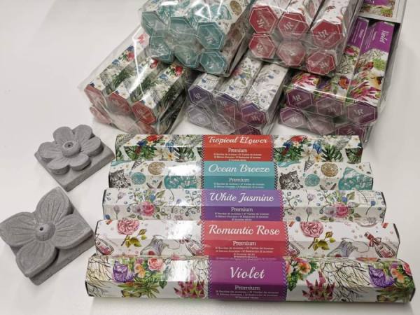 Pet različnih vonjev dišečih palčk - kadila z bronastim podstavkom 2072