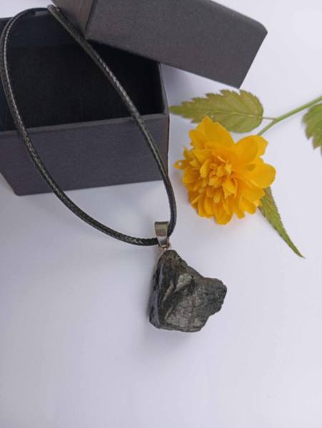 Ogrlica z obeskom Črni turmalin - Obesek Močne Zaščite 3135