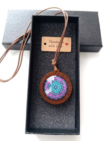 Večni Krog – Lesena Ogrlica z Mandalo -2 3437