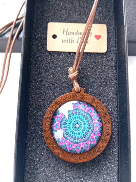 Večni Krog – Lesena Ogrlica z Mandalo -2 3436