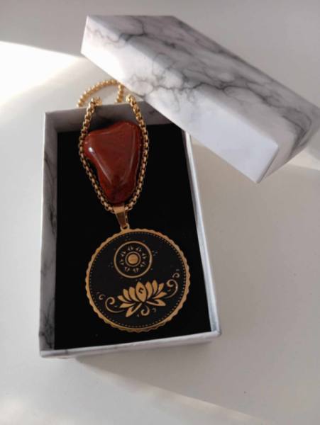 Ogrlica Lotus & Rdeči Jaspis – Simbol Ljubezni in Zaščite 4640