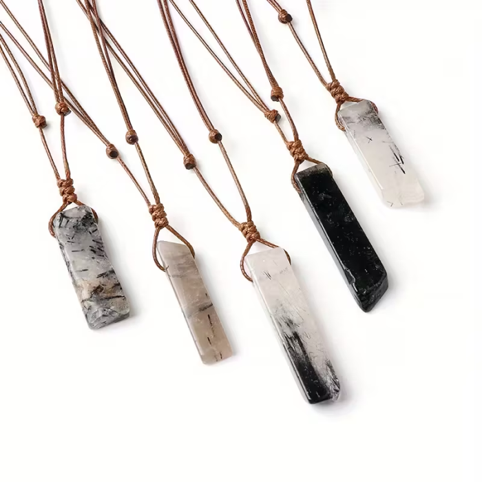 Obesek iz turmalina v kvarcu – Moč zaščite, jasnosti in ravnovesja 6209